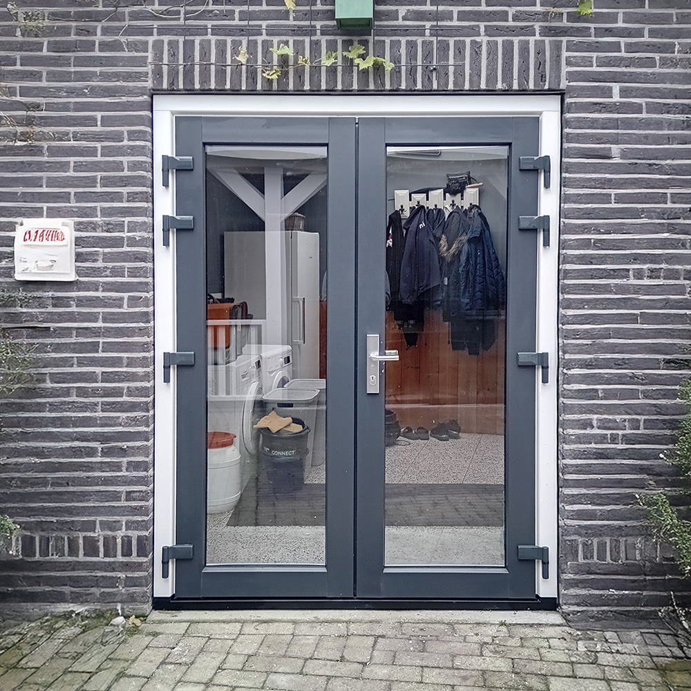 Kunststof garagedeuren of dubbele deuren Kunststof garagedeuren of dubbele deuren